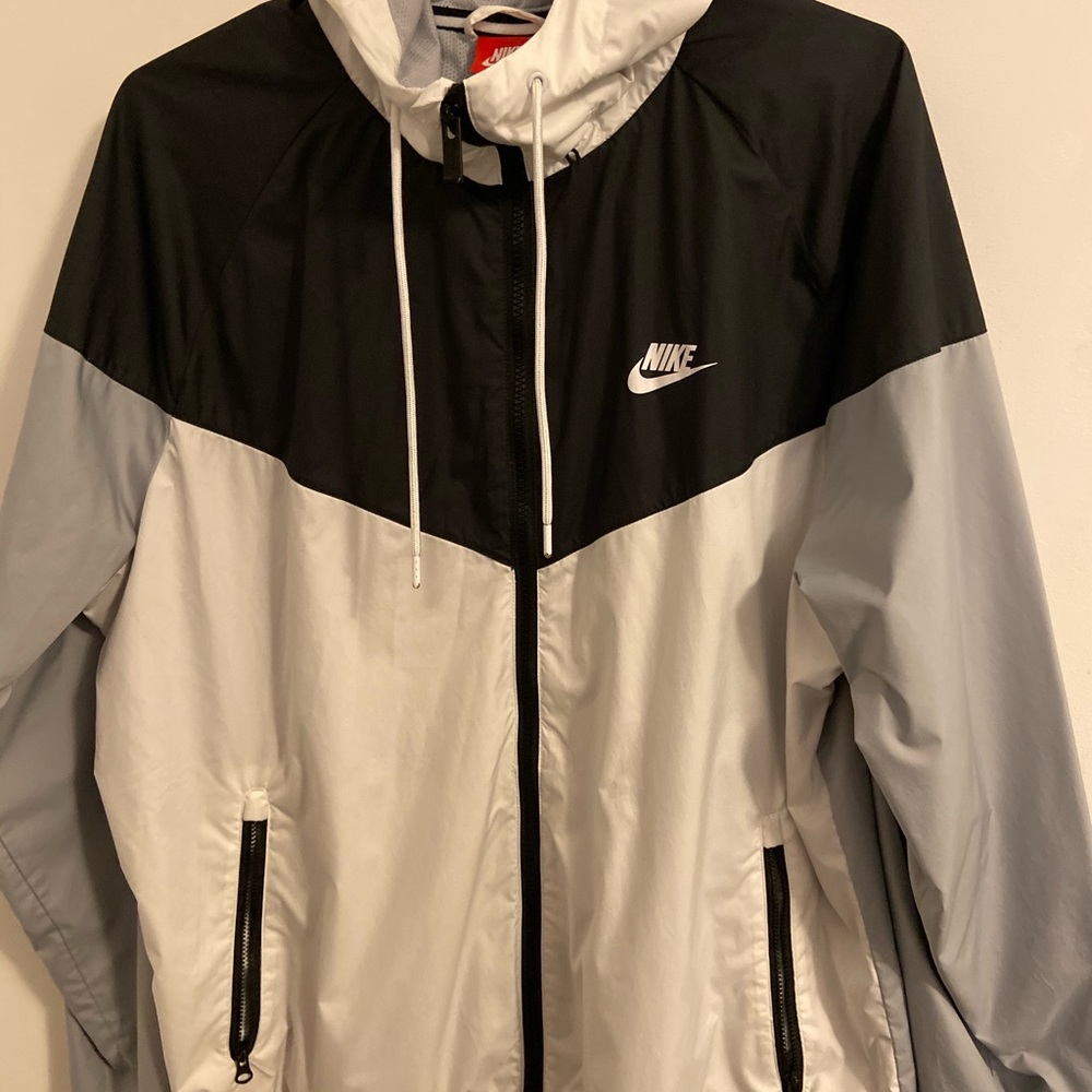 Nike rainy jacket size (L)